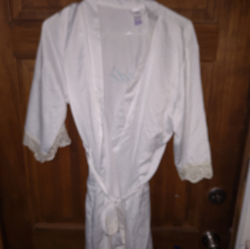 Bride robe - Picture 2 of 6